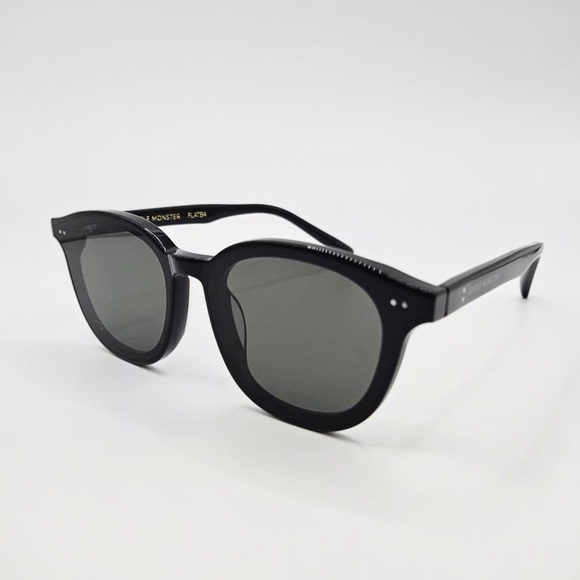 Stylish Black Sunglasses - Picture 2 of 7